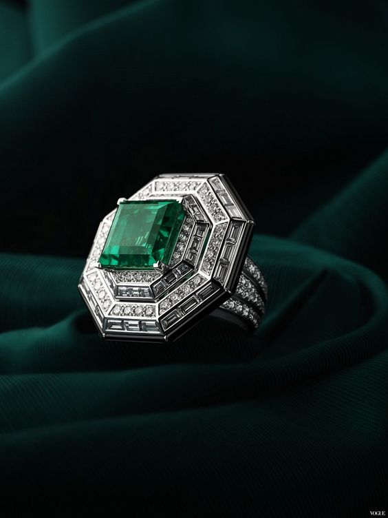 detailed shot of a green diamond ring