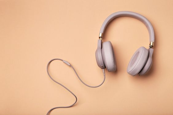 picture of headphones